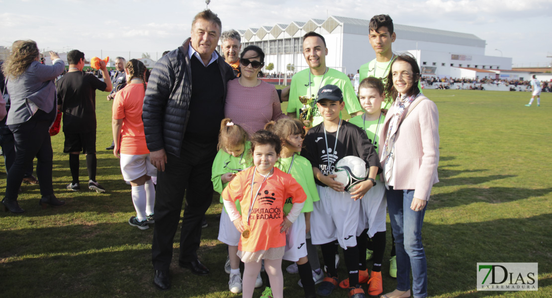 Imágenes del triangular solidario Gitanos, Guardia Civiles y famosos