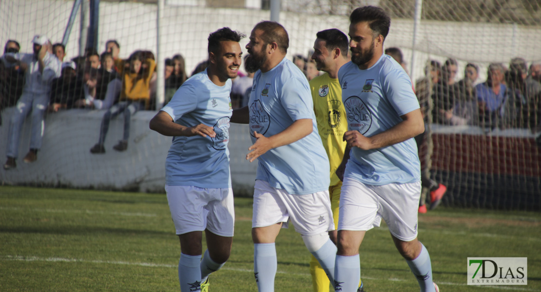 Imágenes del triangular solidario Gitanos, Guardia Civiles y famosos II