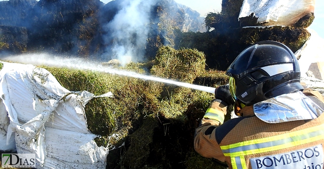 Los Bomberos actúan en dos incendios en ambas capitales extremeñas