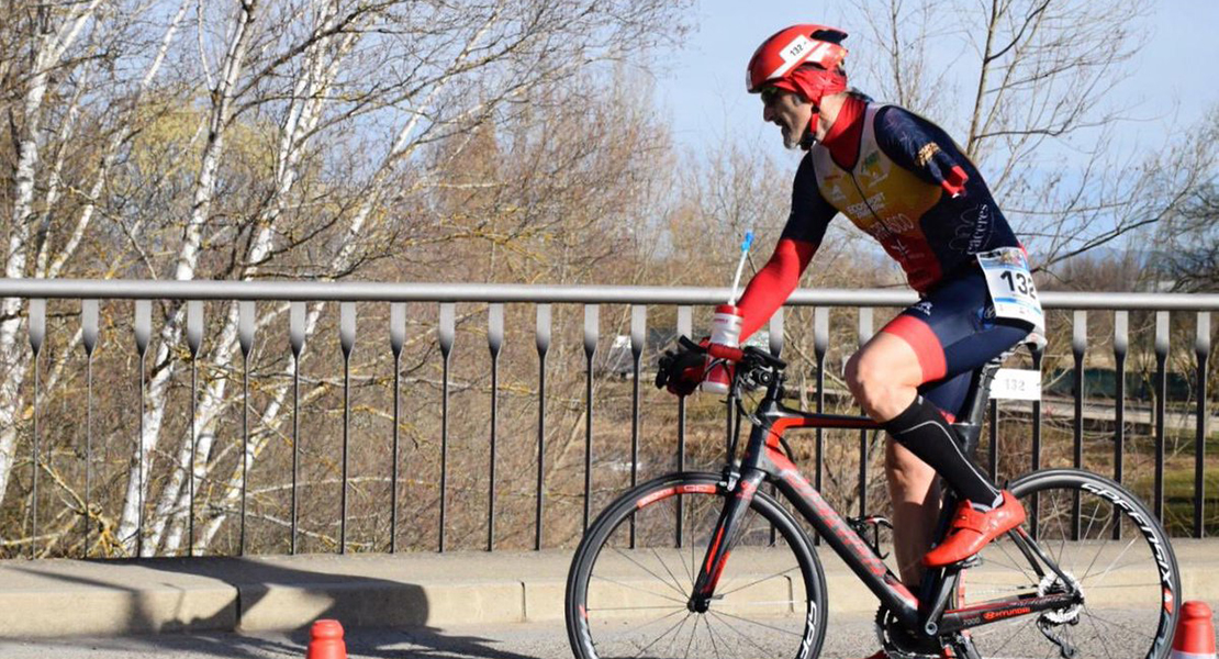 El extremeño Kini Carrasco se proclama campeón de España de Duatlón de media distancia