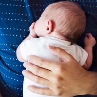 La ampliación del permiso de paternidad costará 226 millones al Estado y 53 a las empresas