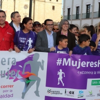 3.500 participantes lucieron el violeta en la Carrera de la Mujer de Villanueva de la Serena