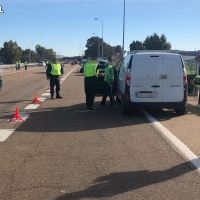 En Badajoz: Tira por la ventanilla su cargamento de drogas al ver un control