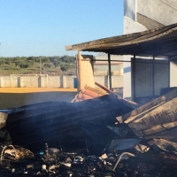 Un incendio intencionado destruye instalaciones del campo del Guareña