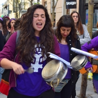 Una cacerolada estudiantil apoya la huelga del 8M