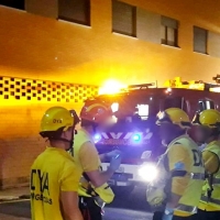 El fuego calcina varios vehículos en Cáceres