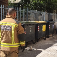 Incendio de un contenedor en las traseras de Sfera (Badajoz)