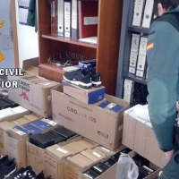 La Guardia Civil interviene 83 pares de zapatillas deportivas falsificadas