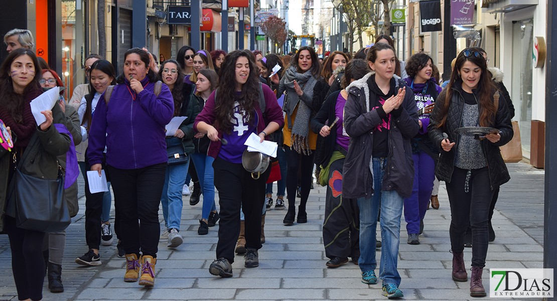 Una cacerolada estudiantil apoya la Huelga del 8M