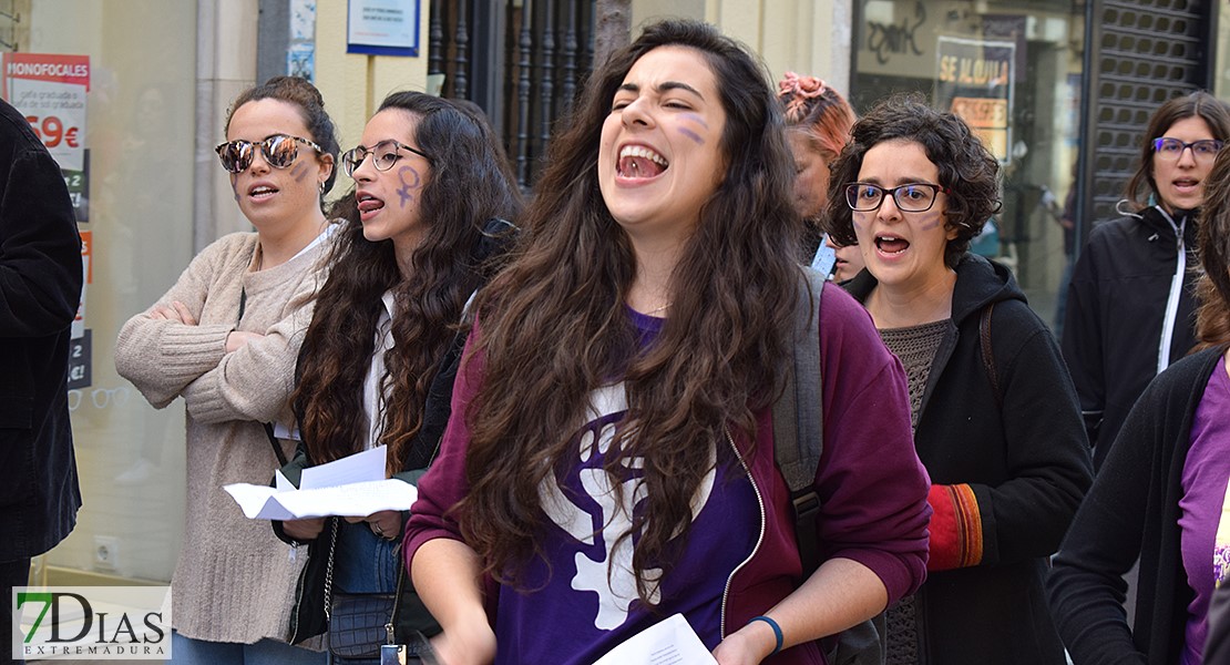 Una cacerolada estudiantil apoya la Huelga del 8M