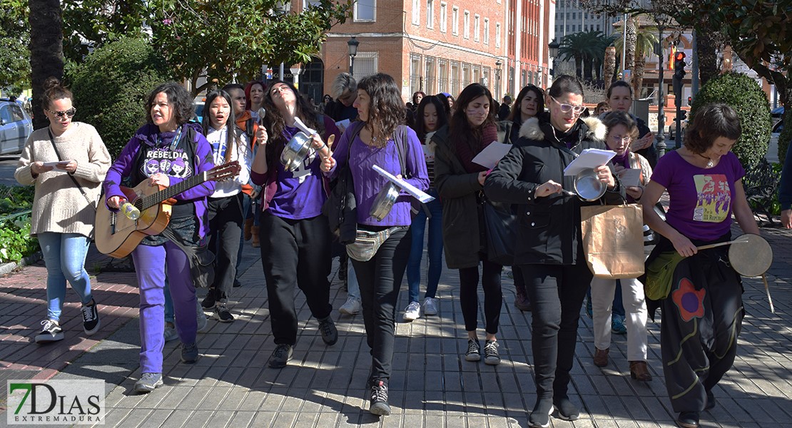 Una cacerolada estudiantil apoya la Huelga del 8M