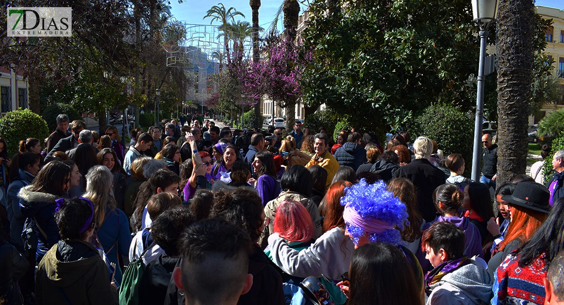 Una cacerolada estudiantil apoya la Huelga del 8M