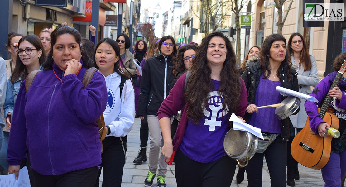 Una cacerolada estudiantil apoya la Huelga del 8M