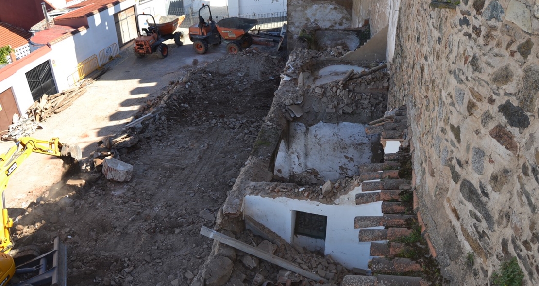 Jerez de los Caballeros descubre un lienzo de su muralla en la calle Morería