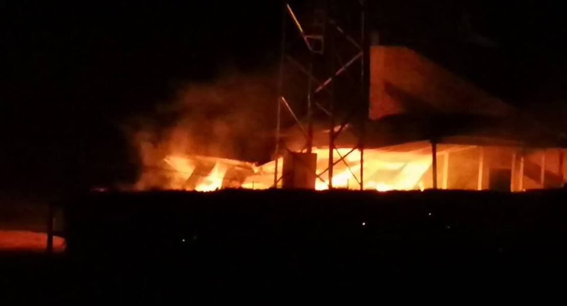 Un incendio intencionado destruye instalaciones del campo del Guareña