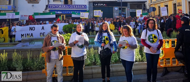 Manifestación en contra de la reapertura de una mina de uranio en Extremadura