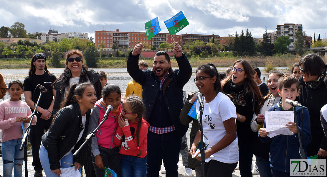 “Uno, dos, tres ¡Viva el pueblo gitano!” resuena en Badajoz