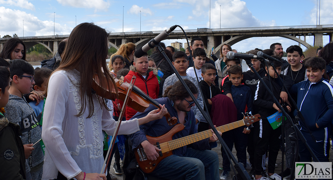 “Uno, dos, tres ¡Viva el pueblo gitano!” resuena en Badajoz