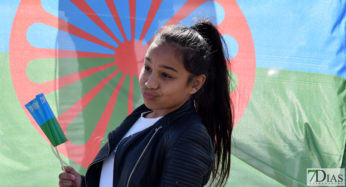 “Uno, dos, tres ¡Viva el pueblo gitano!” resuena en Badajoz