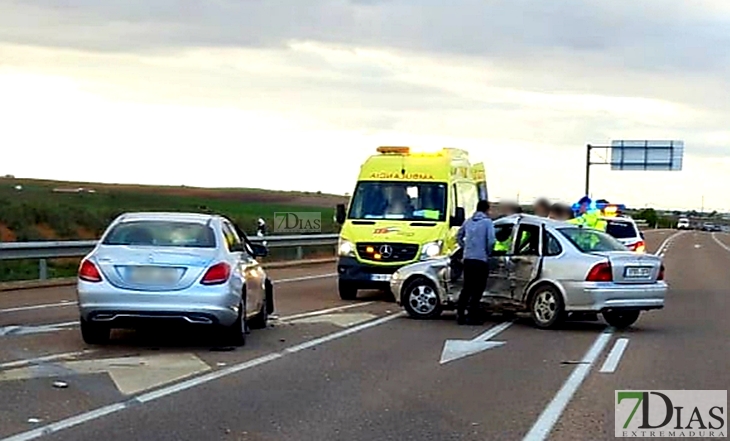 Varios heridos en un accidente entre Badajoz y La Albuera