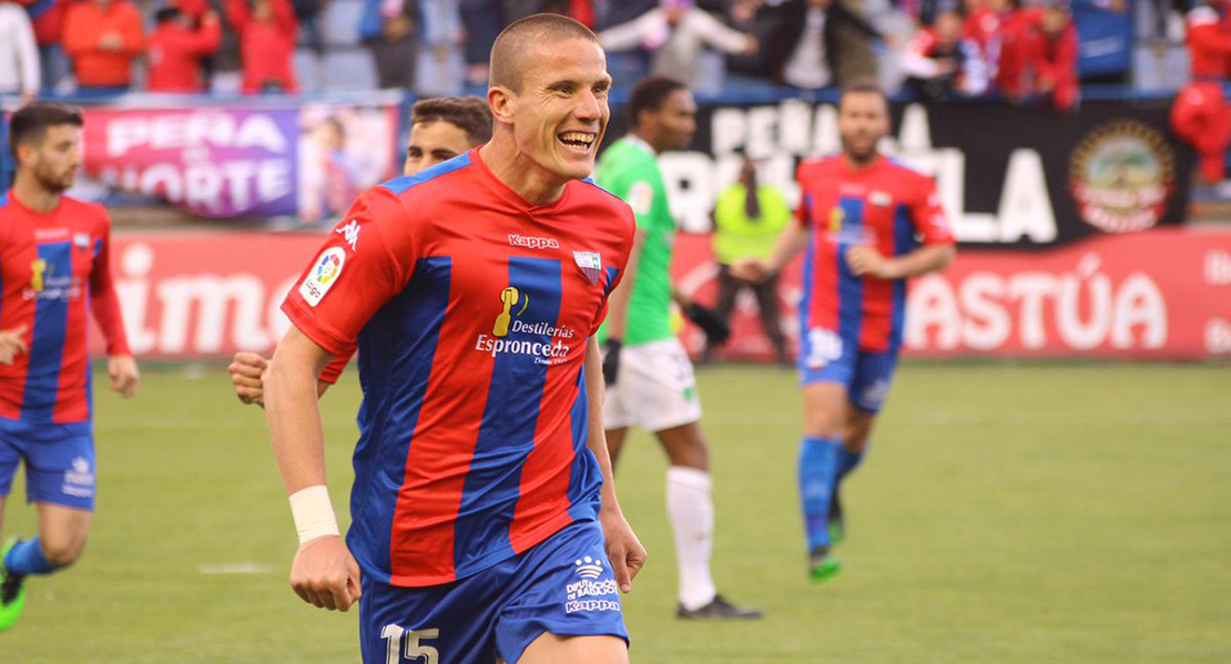 El Extremadura se aferra a Segunda División