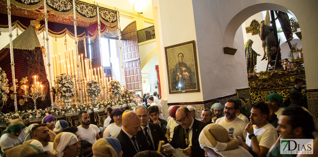 Miércoles Santo marcado por el mal tiempo en Badajoz