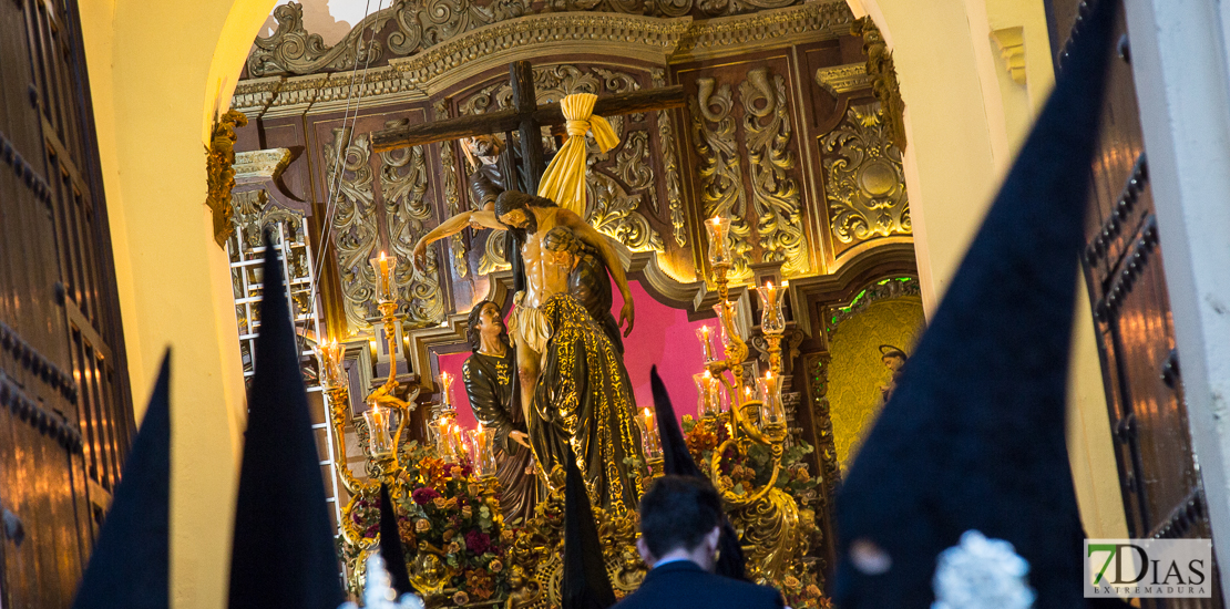 Miércoles Santo marcado por el mal tiempo en Badajoz