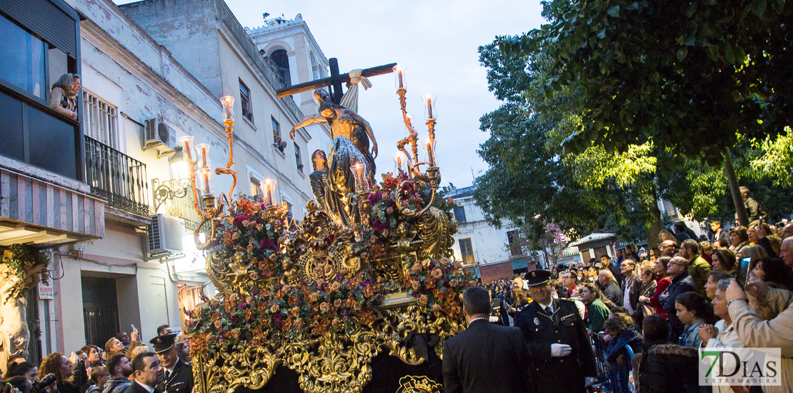 Miércoles Santo marcado por el mal tiempo en Badajoz