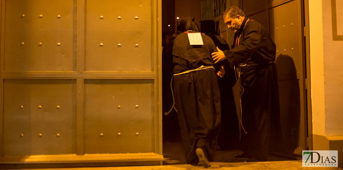 La madrugada del Jueves procesiona por las calles de Badajoz