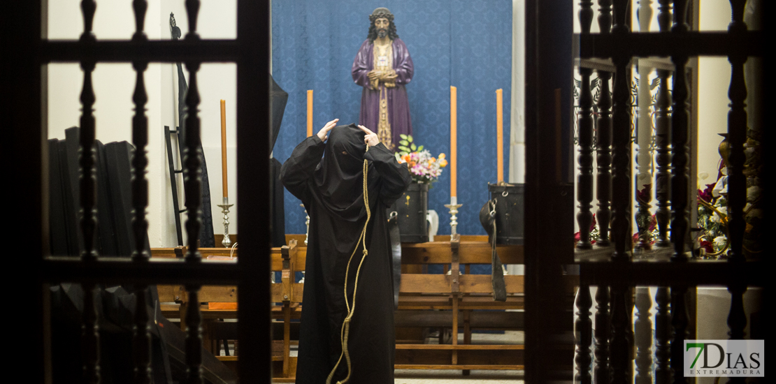 La madrugada del Jueves procesiona por las calles de Badajoz