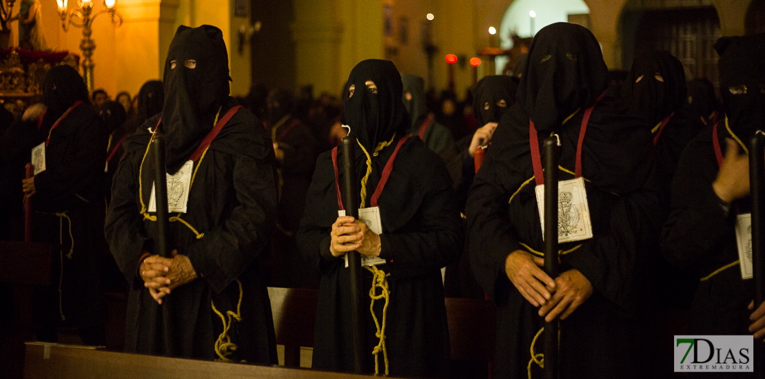 La madrugada del Jueves procesiona por las calles de Badajoz