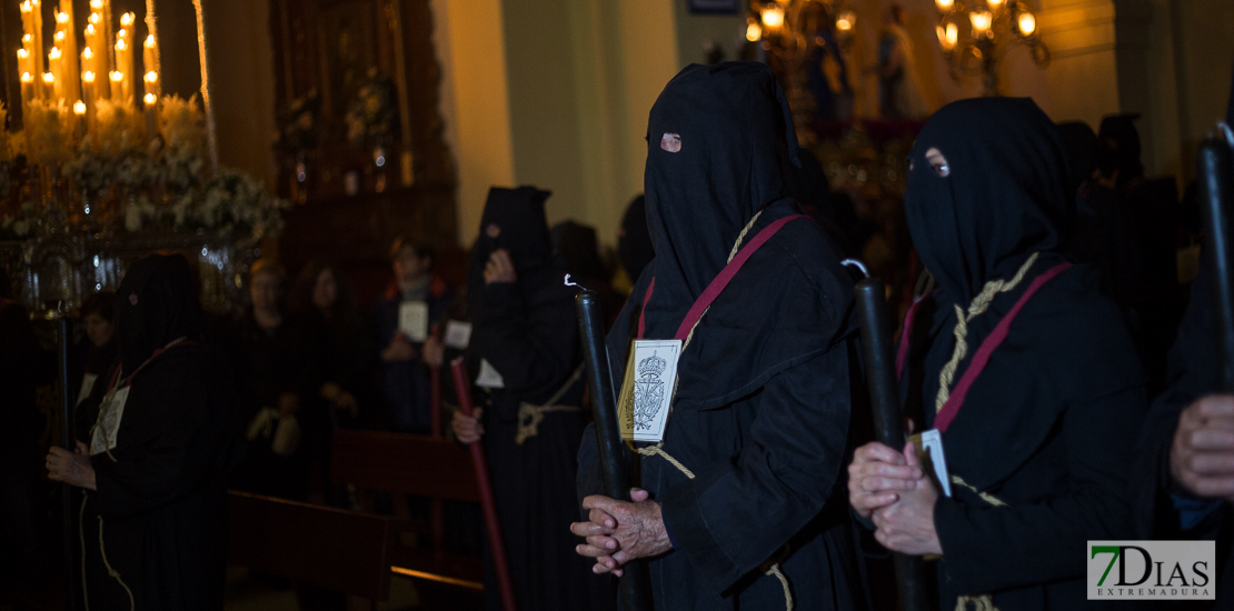 La madrugada del Jueves procesiona por las calles de Badajoz