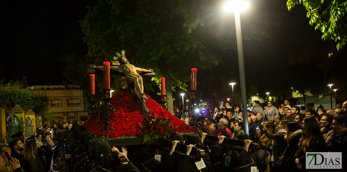 La madrugada del Viernes Santo procesiona por las calles de Badajoz