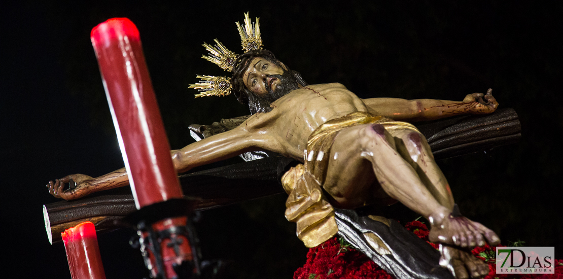 La madrugada del Viernes Santo procesiona por las calles de Badajoz