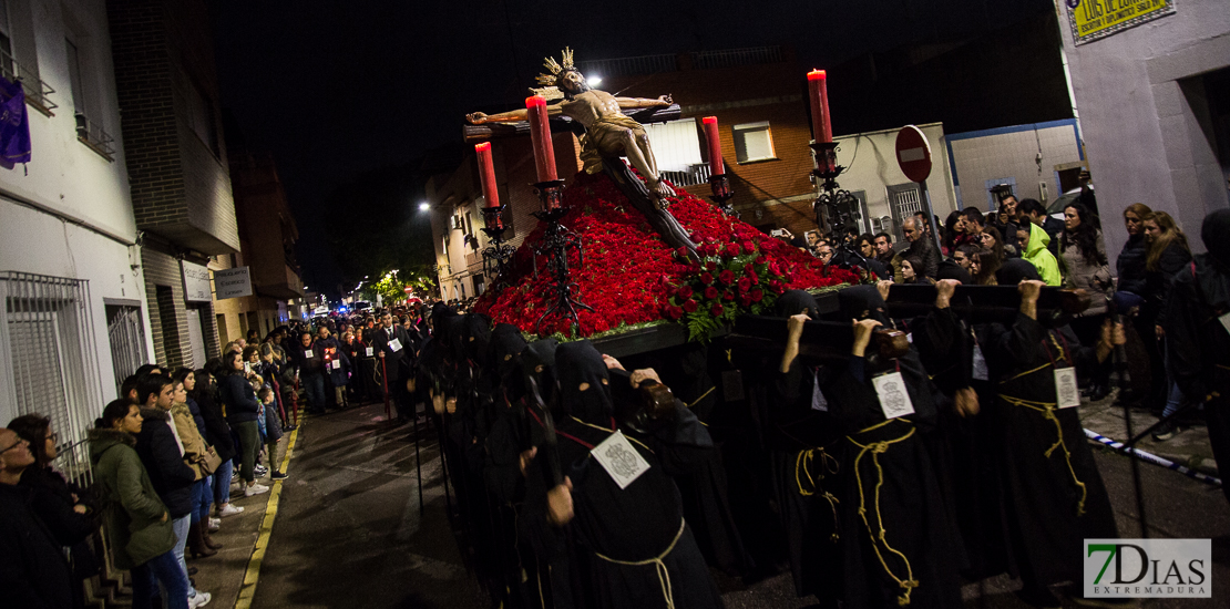 La madrugada del Viernes Santo procesiona por las calles de Badajoz