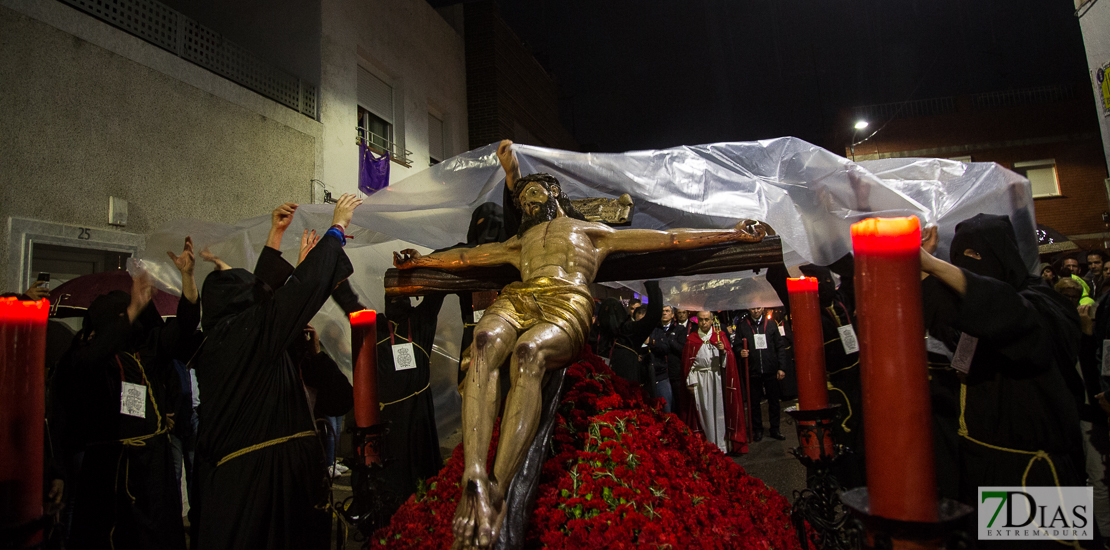 La madrugada del Viernes Santo procesiona por las calles de Badajoz