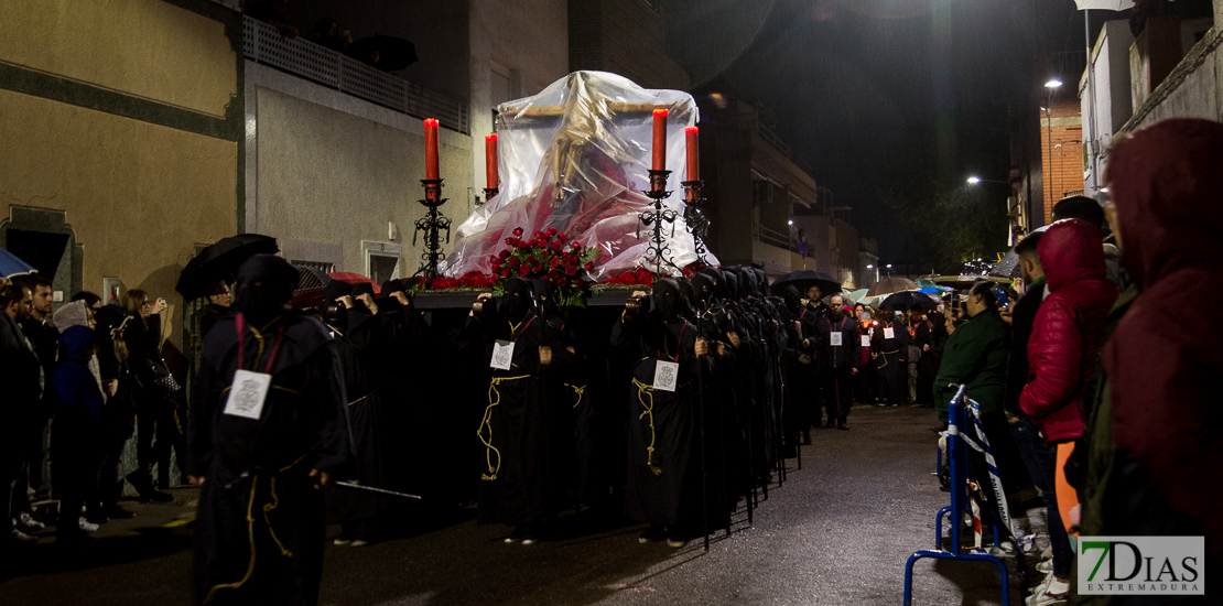 La madrugada del Viernes Santo procesiona por las calles de Badajoz