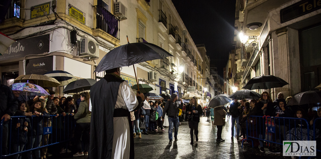 Los feligreses se quedan sin ver a La Soledad por sus calles