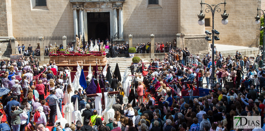 Imágenes del Domingo de Resurrección en Badajoz
