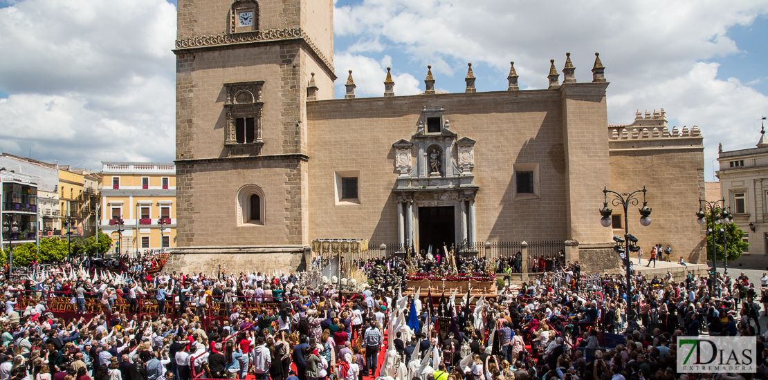 Imágenes del Domingo de Resurrección en Badajoz