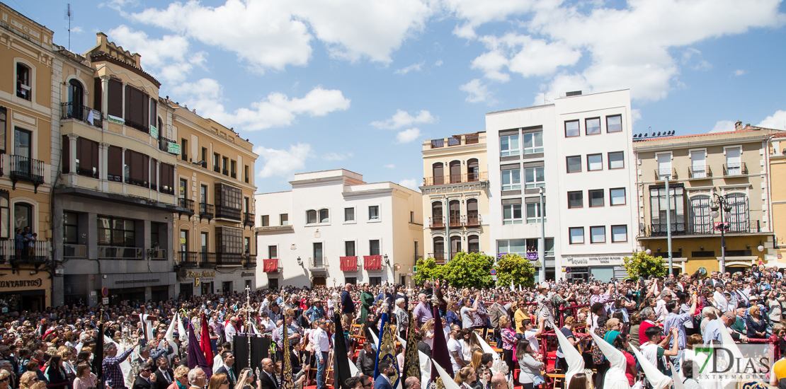 Imágenes del Domingo de Resurrección en Badajoz