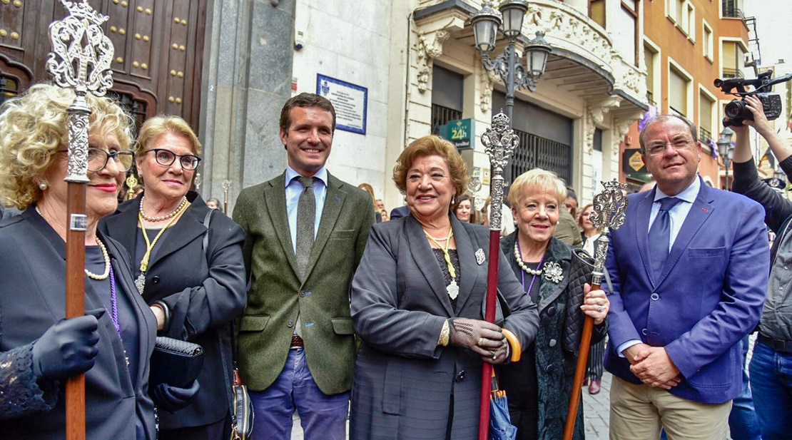 Casado visita a la patrona de Badajoz ante una gran expectación