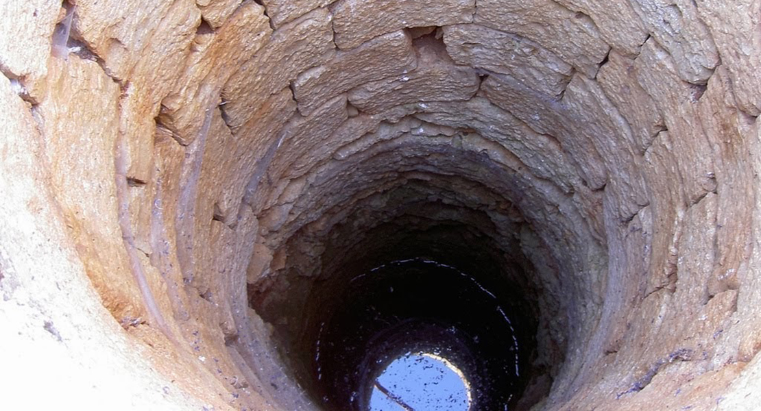 Rescatado un menor que cayó a un pozo con agua