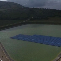Instalan placas fotovoltaicas en una balsa de riego para ahorrar costes en el bombeo del agua