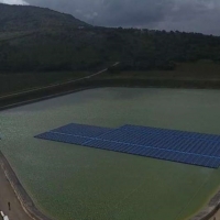 Instalan placas fotovoltaicas en una balsa de riego para ahorrar costes en el bombeo del agua