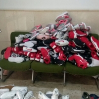 La Guardia Civil interviene un centenar de pares de zapatillas deportivas falsificadas