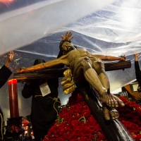 La madrugada del Viernes Santo procesiona por las calles de Badajoz