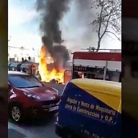 Arden dos contenedores en la barriada La Corchera (Mérida)