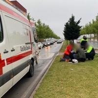 Un joven de 22 años sufre un accidente de moto en Badajoz