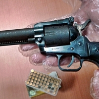 Detenido un vecino de Gévora cuando transportaba en un vehículo un revolver municionado